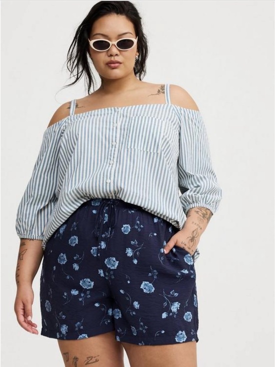 torrid Pants - Pull-on Drawstring Shorts. Torrid, Navy Floral. Sz 1x. 4” inseam